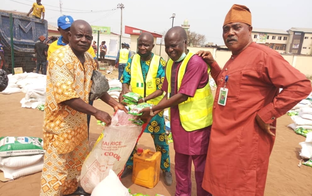 NEMA distributes assist presents to 350 Lagosians stricken by 2021 flood