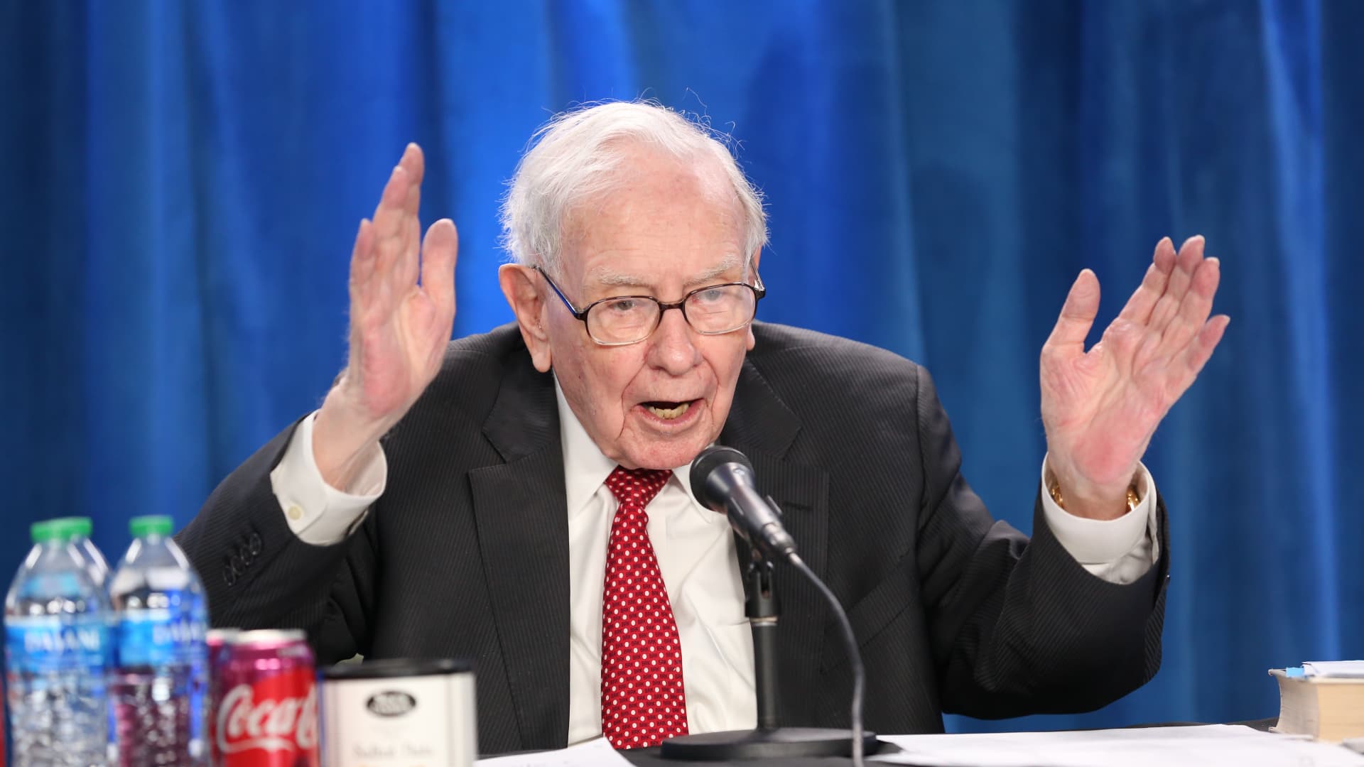 Warren Buffett’s Berkshire Hathaway reveals fundamental stake in HP Inc., tech stock soars 15%