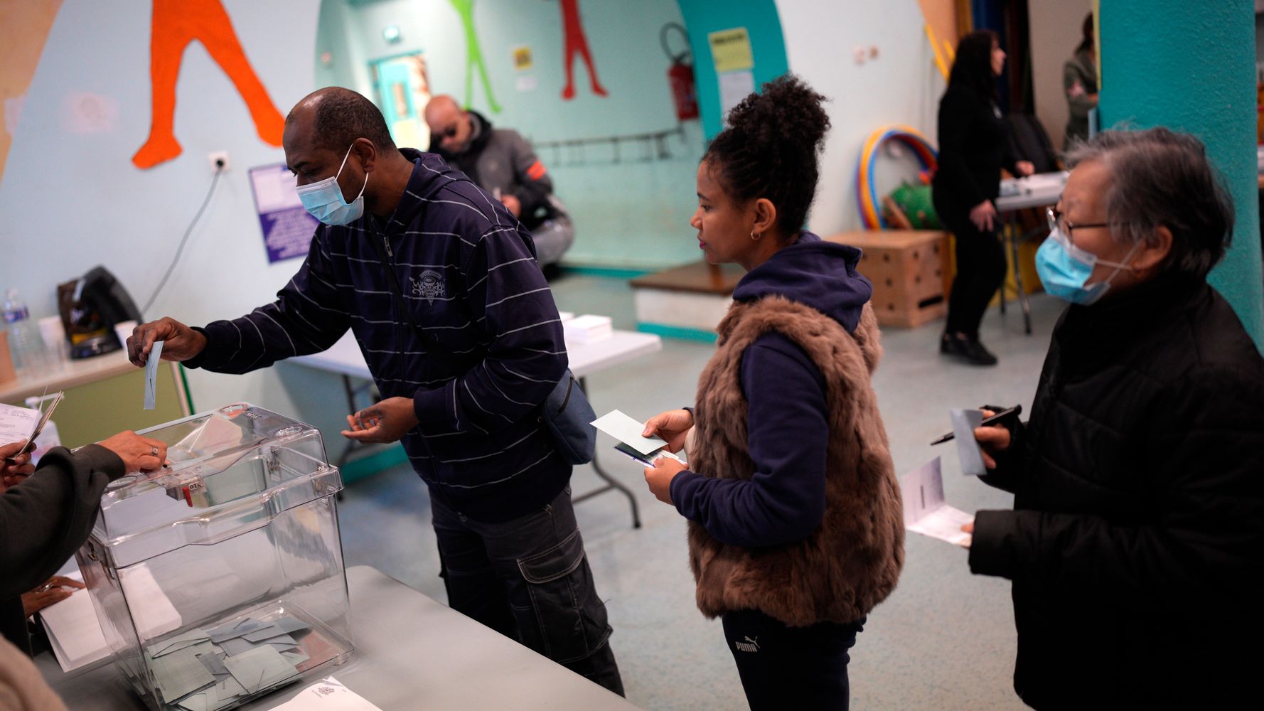 French Trail To The Polls In 1st Spherical Of Presidential Election