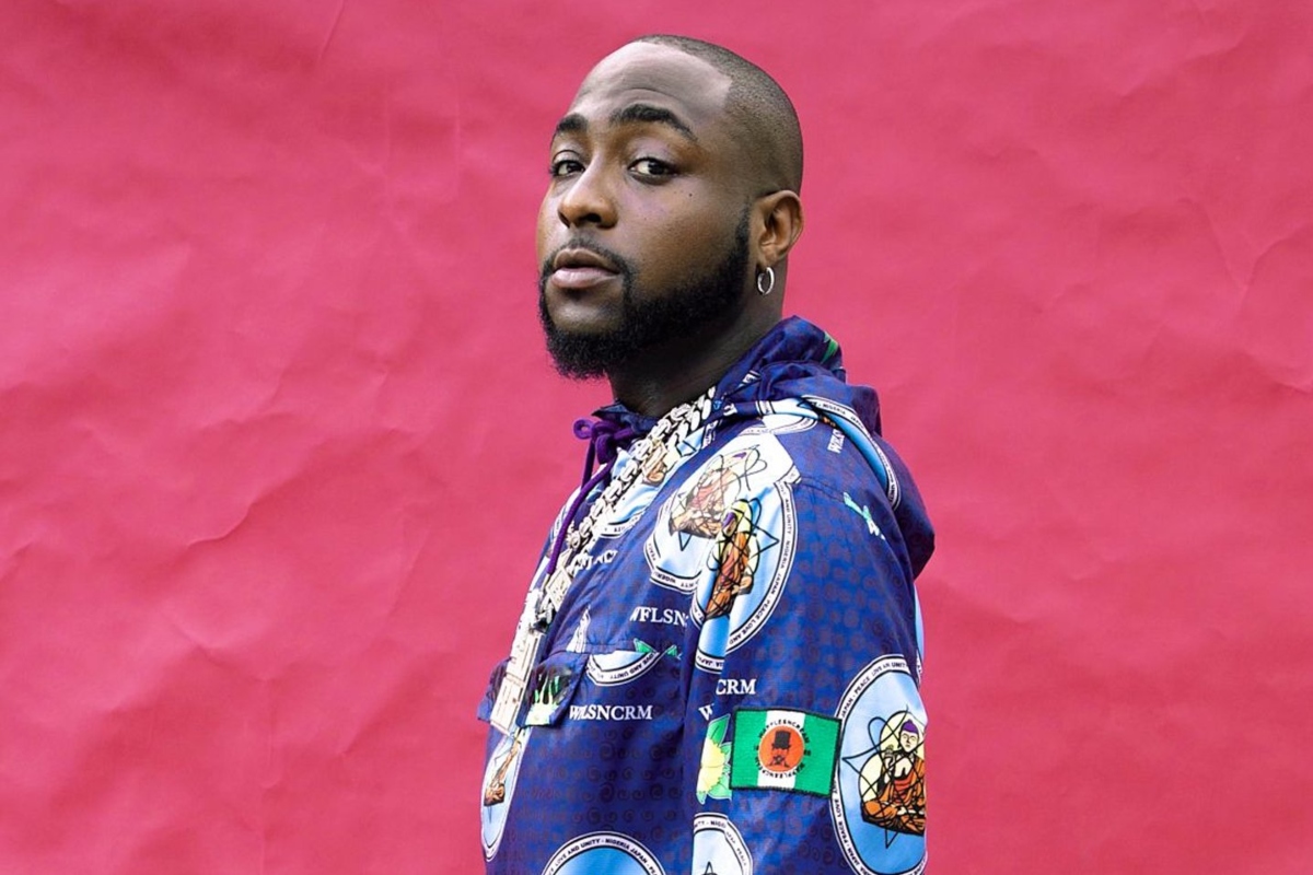 If You Don’t Desire Slap, Don’t Elevate The Following Around Me – Davido Warns