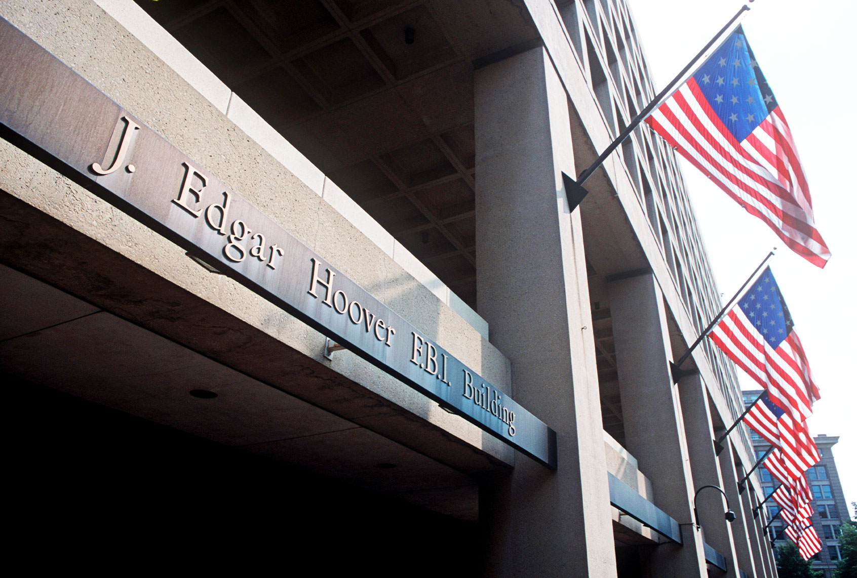 Man arrested for leaping fence of FBI headquarters in Chicago