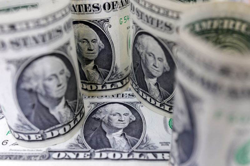 Greenback checks 32-year peak to yen; Aussie, kiwi rise on charge bets