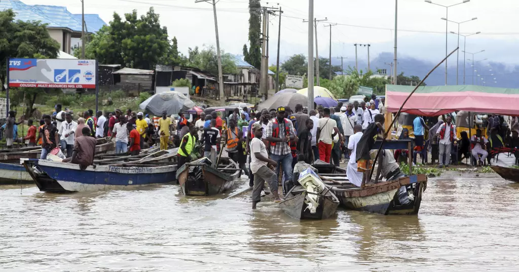 Nigeria floods floor commerce, street transport