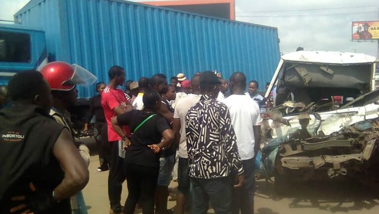 Three pedestrians killed, many injured as truck fails break at Onitsha Head Bridge