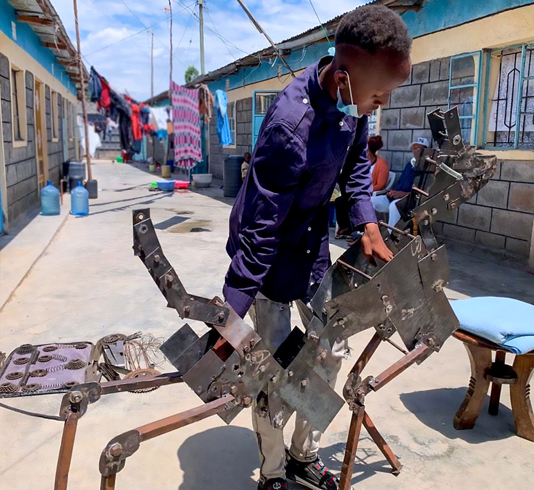 Meet the 19-year previous constructing robotic canine to maintain troopers secure