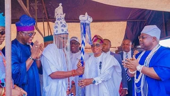 Gov. Oyetola presents workers of workplace to newly-installed conventional ruler