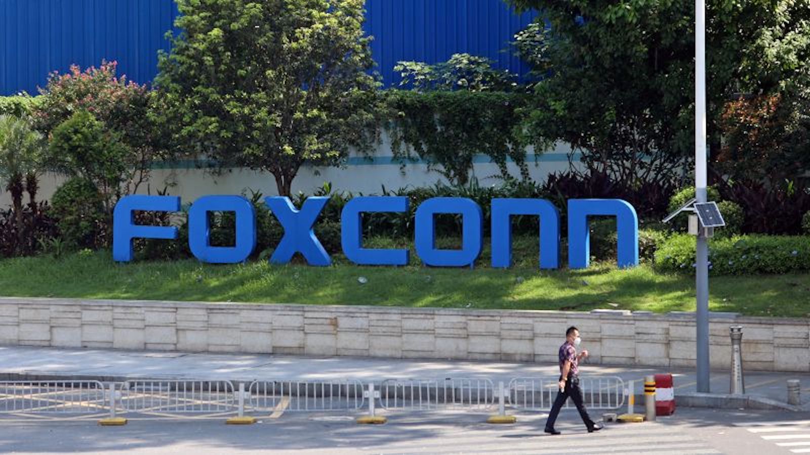 Foxconn cube que está restaurando la producción en la fábrica de iPhone más grande del mundo en  China