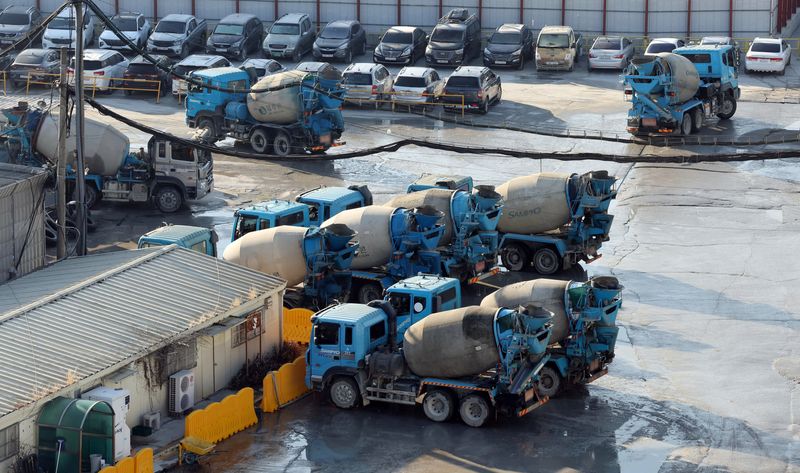 South Korea points second back-to-work order, hanging truckers to vote