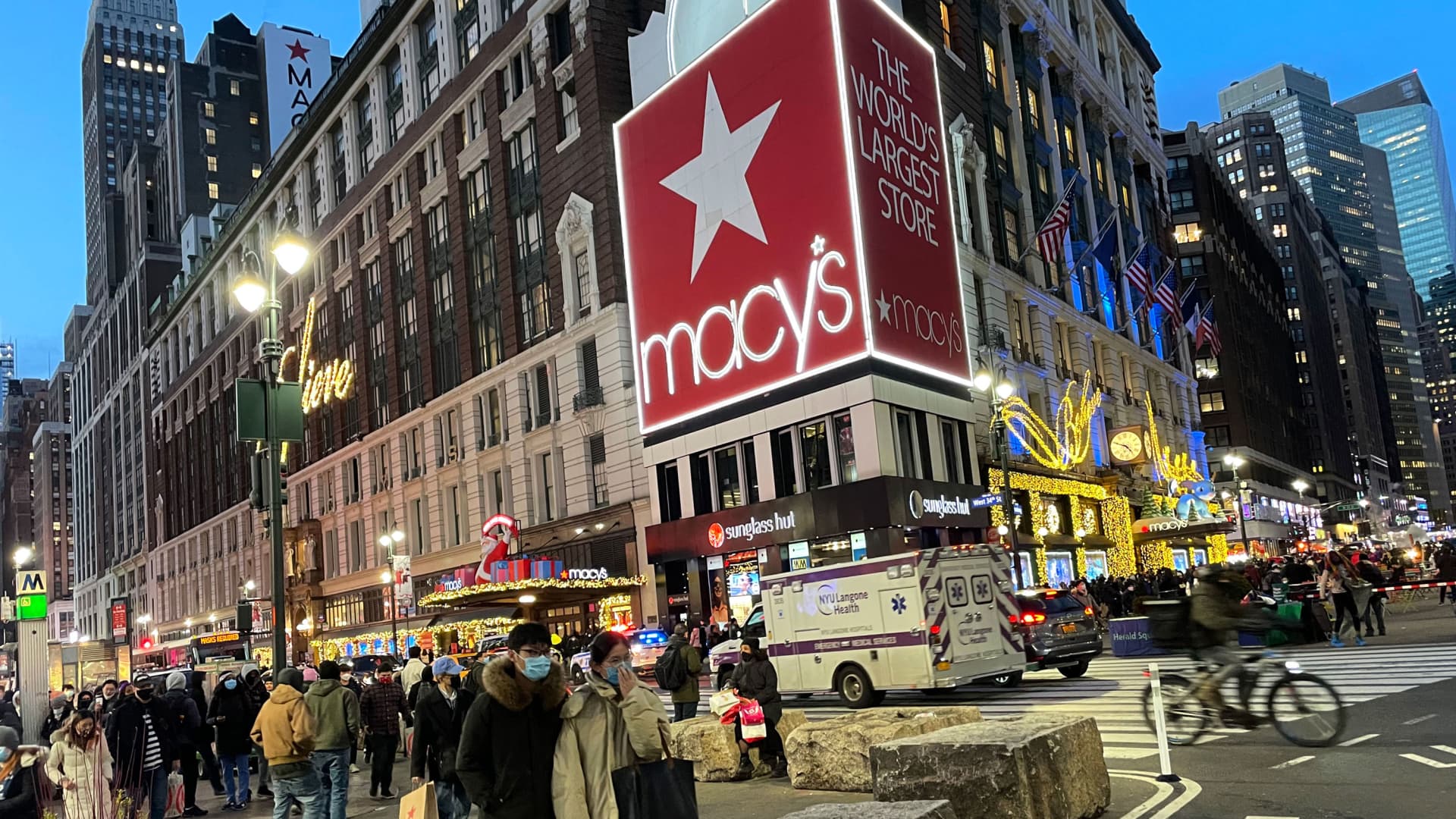 Macy’s warns holiday-quarter gross sales will are available in mild, citing squeeze on buyers’ wallets