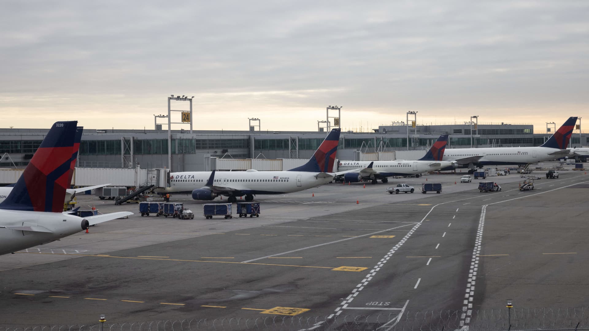 FAA launches investigation after two planes practically collide at JFK airport