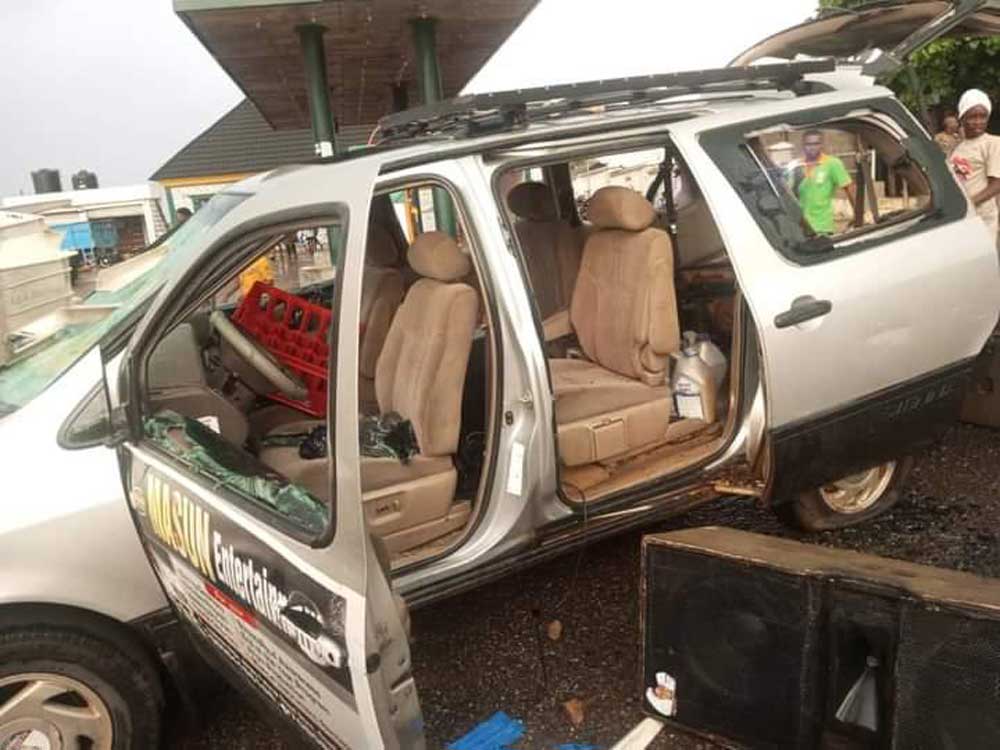 Hoodlums assault Osun APC senatorial candidate, Amidu Tadese throughout marketing campaign rally, injury autos (Pictures)