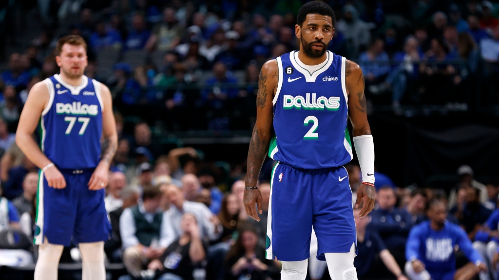 Kyrie Irving, Luka Doncic could not handle an try throughout closing seconds of crushing Mavericks loss