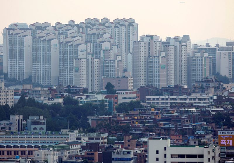 S.Korea’s family credit score falls for first time in a decade