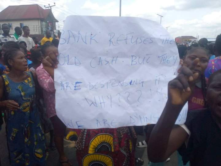 Bayelsa Neighborhood Protests Rejection Of Previous Naira Notes
