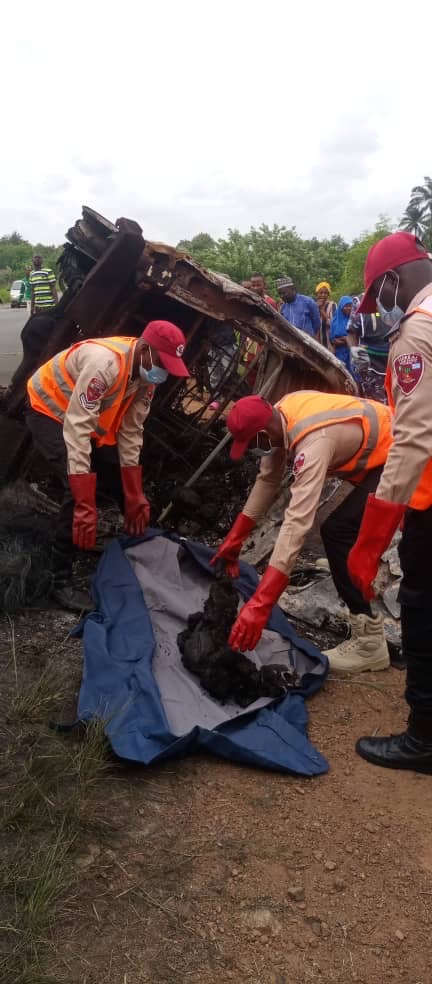 16 passengers burnt to dying in Osun highway accident