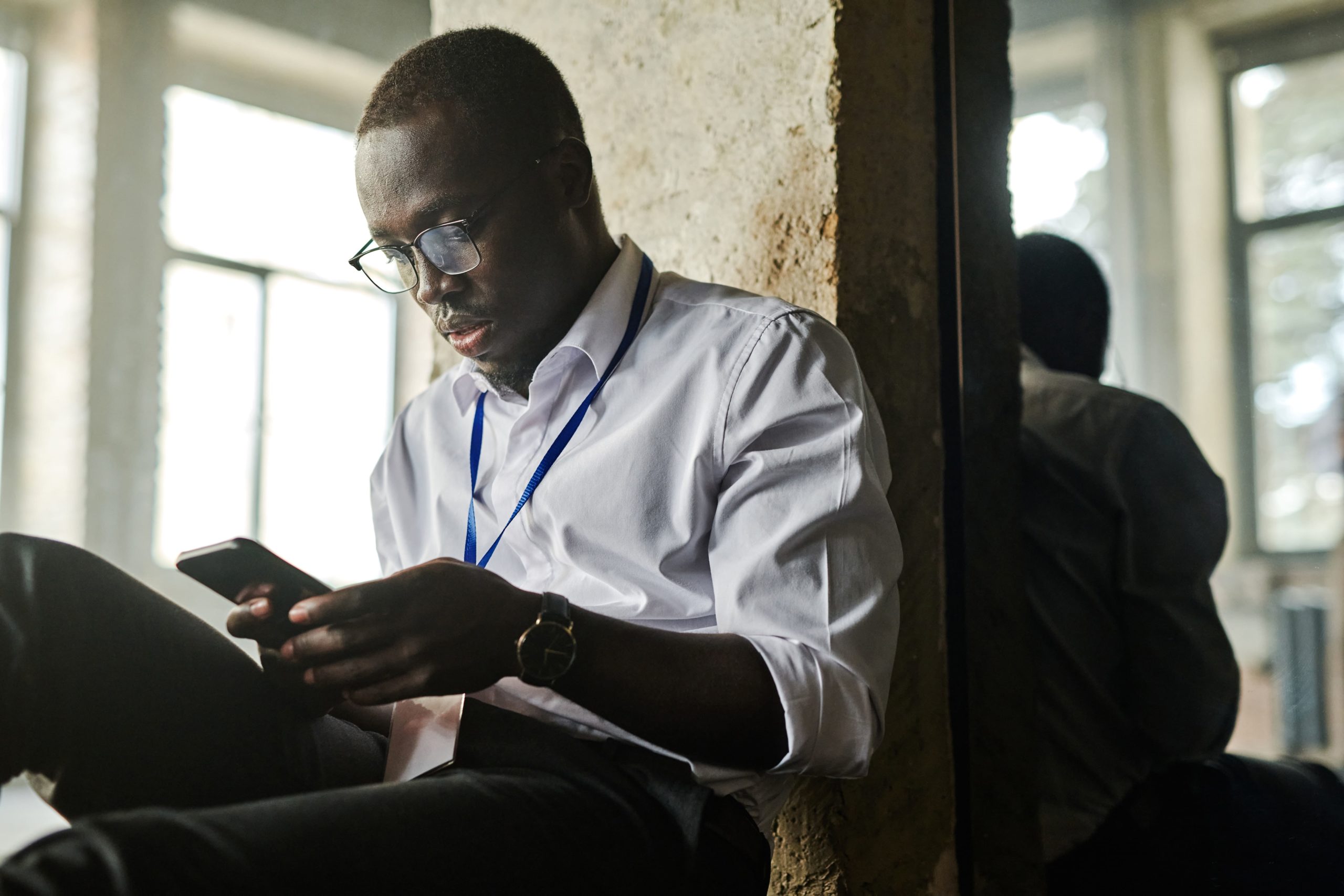 With information turning into extra inexpensive, Africans are spending one-third of their day on their telephones