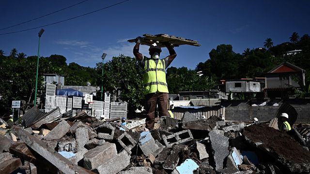 Authorities start demolition of huge Mayotte shantytown