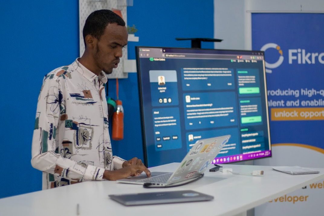 A Somali-based bootcamp is instructing code to younger folks in native languages