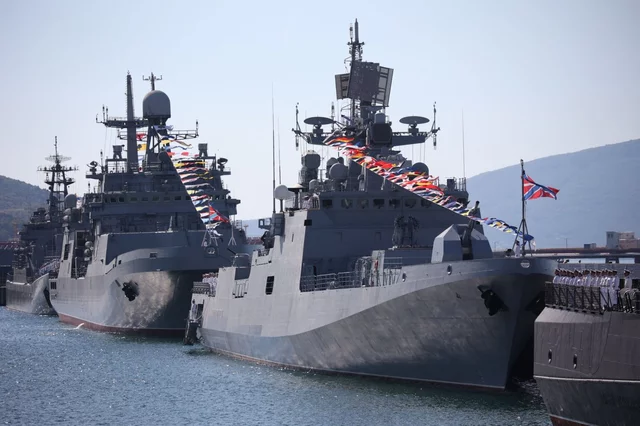 Russian Ship Pavel Derzhavin ‘Broken’ in Crimea After ‘Blasts’ Reported