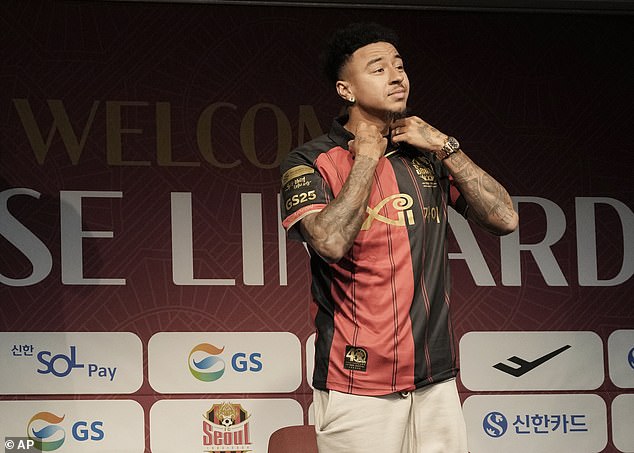 Ex-Man United star, Jesse Lingard completes shock transfer to South Korean facet FC Seoul after receiving presents from twenty-six golf equipment from aroundÂ theÂ world