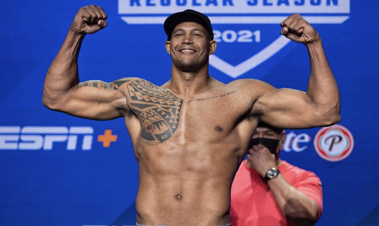 PFL’s Renan Ferreira believes Francis Ngannou is aware of he’s a risk: “I noticed he had an uncomfortable smile on his face”