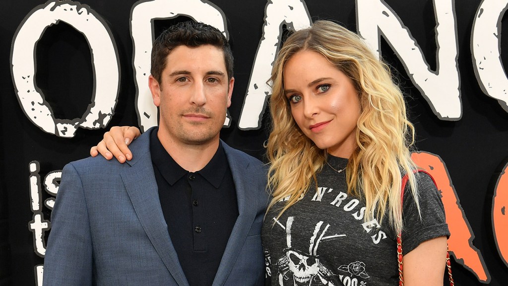 Jason Biggs Recollects How He Used to Cover Alcohol Habit From His Spouse Jenny Mollen