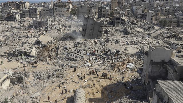 Israeli troops go away Gaza Al-Shifa hospital laying in ruins