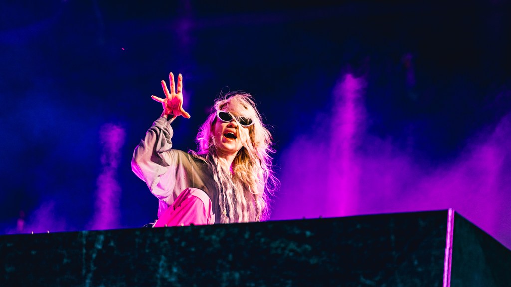 Grimes Apologizes for Technical Points Throughout Coachella Efficiency: “Good Classes Realized”