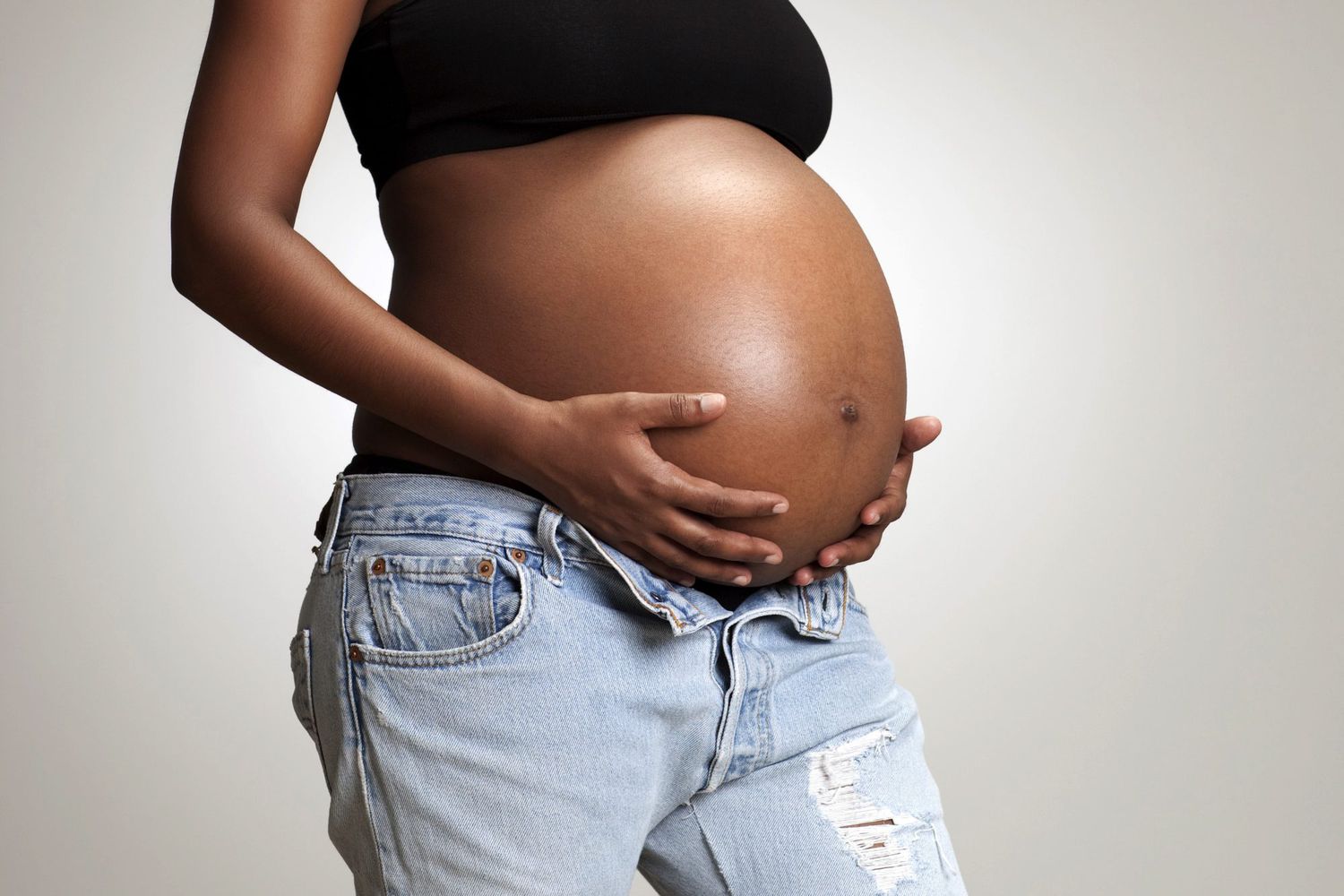7 Dangerous Herbs Pregnant Girls Ought to Not Contact