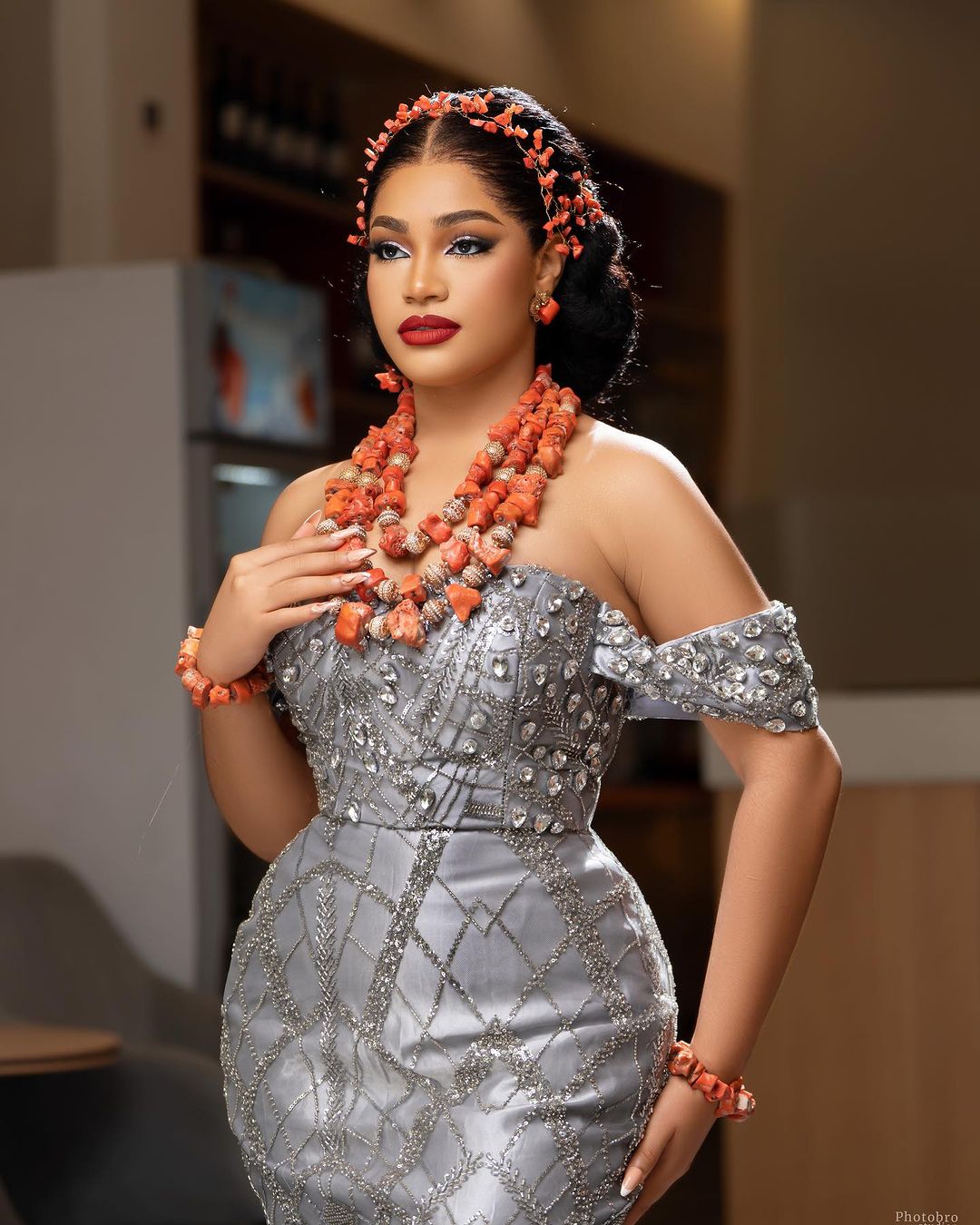 Mix Fashion and Tradition Easily With This Igbo Magnificence Look!