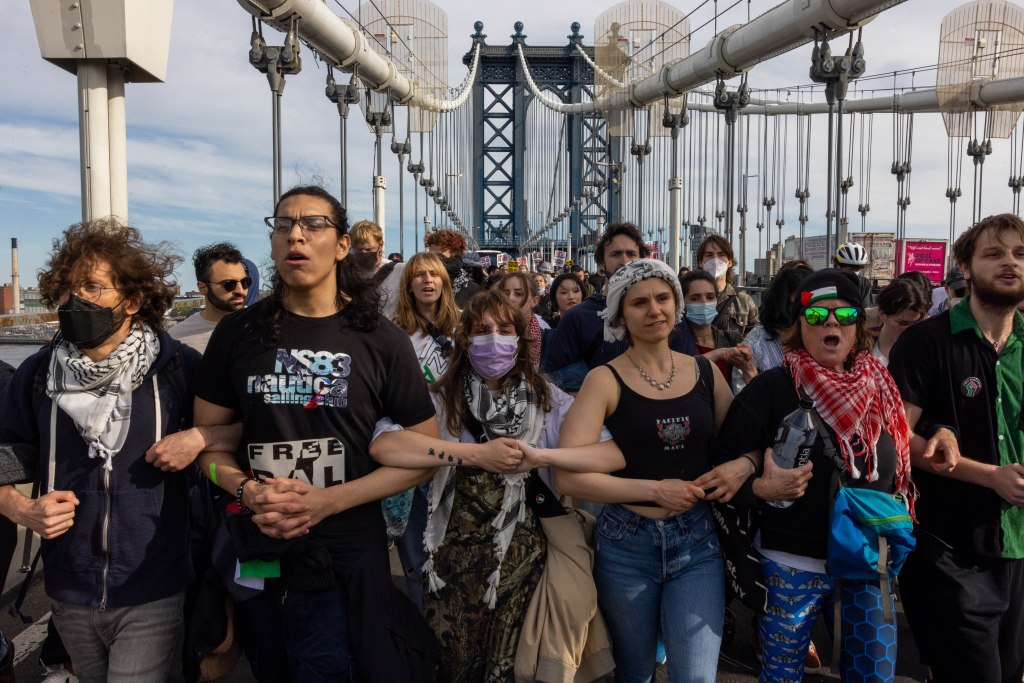 A whole bunch of anti-Israel protestors in NYC shut down Manhattan Bridge