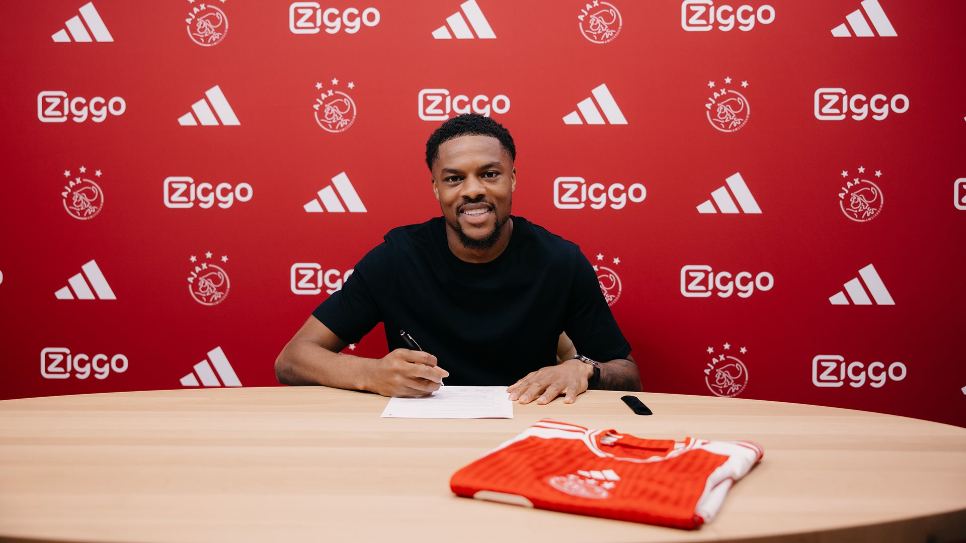 Switch professional hints at doable summer time departure for Ajax’s Chuba Akpom