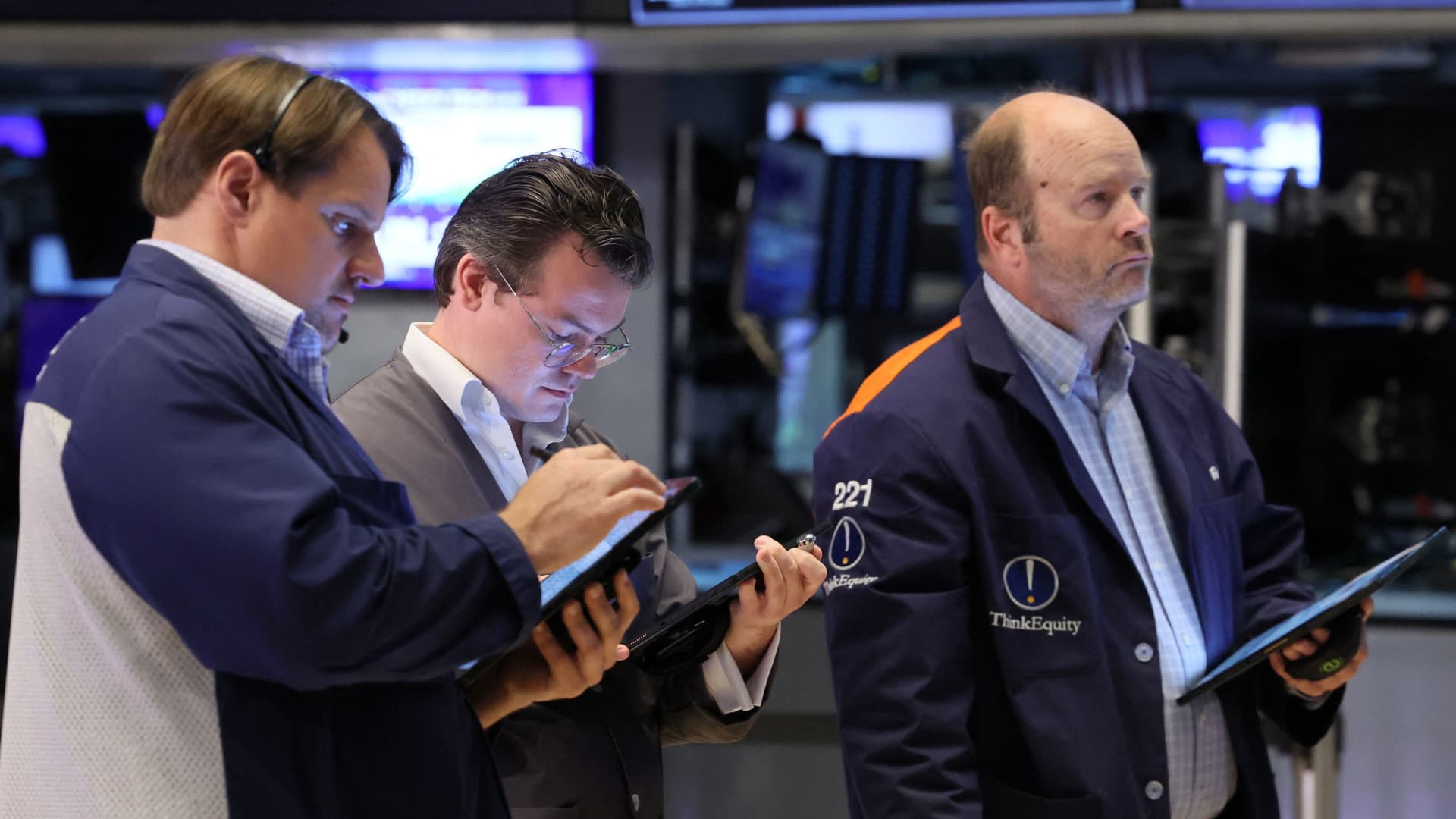 10-year Treasury yield briefly dips under 4.3% on slowing inflation, new Fed replace