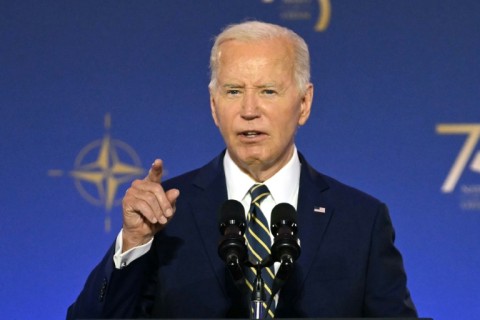 Biden digs in as gaffes spotlight election considerations