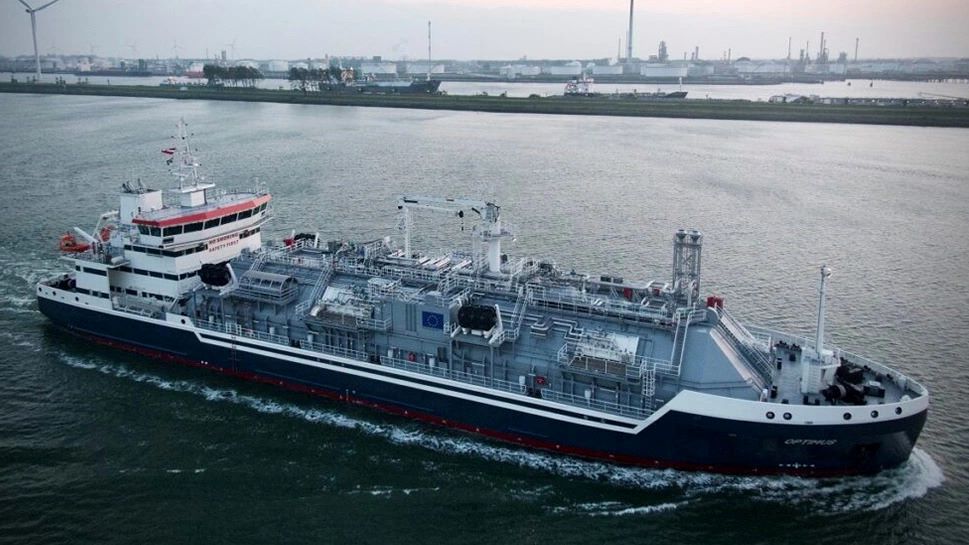 Titan wraps up first-ever ship-to-ship LNG bunkering operation in Cuxhaven