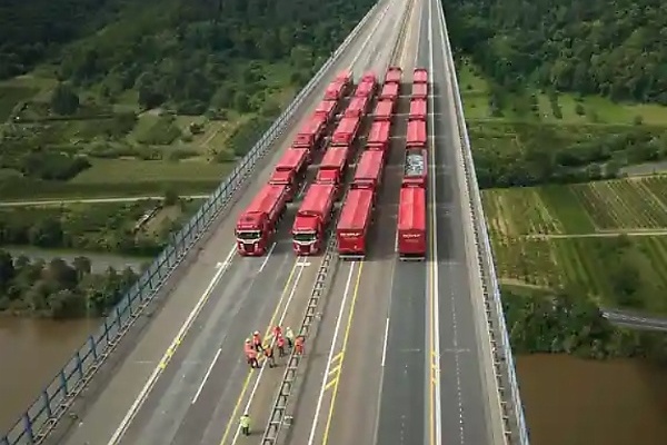 Germany Parks 24 Vans On 50-year-old Bridge To Take a look at How A lot It May Nonetheless Face up to