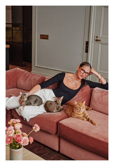 Fancy Feast Unveils “Set for Delight” Dinnerware Assortment in Collaboration with Vogue Icon Jenna Lyons