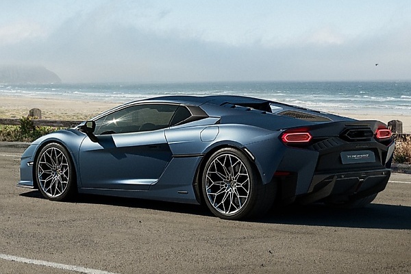 Lamborghini: Six-Cylinder Is A Danger, 4-Cylinder Is Disastrous