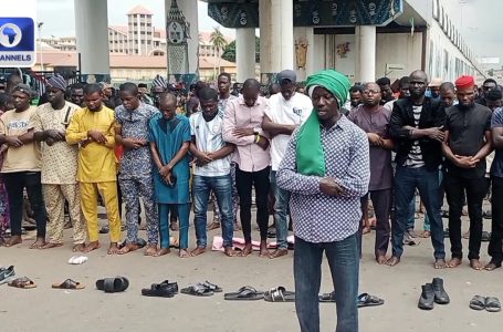 Nationwide Protest: Protesters Noticed Jumat Prayer In Osogbo