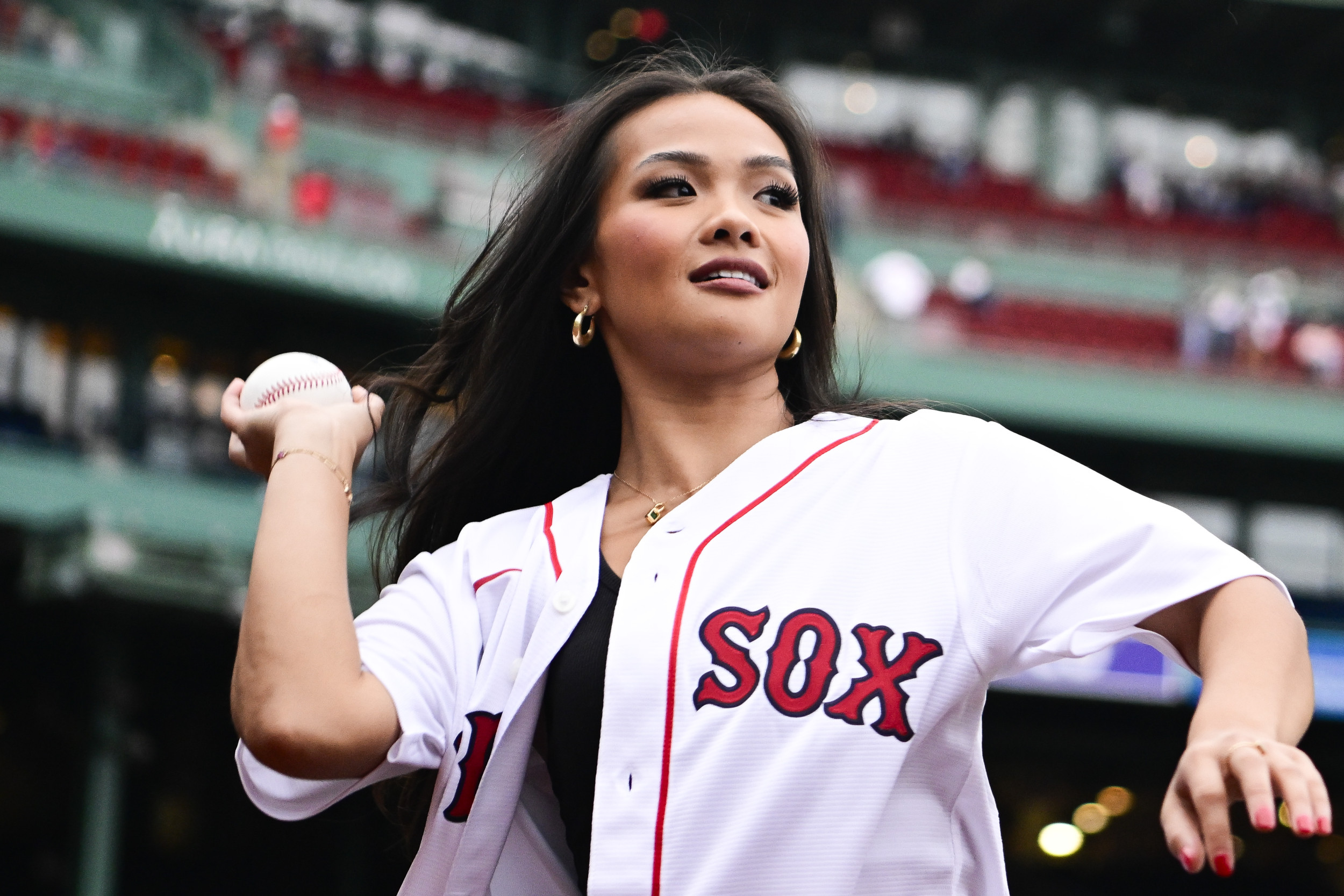 ‘Bachelorette’ Followers Slam Devin Strader for Exposing Non-public Textual content Messages With Jenn Tran