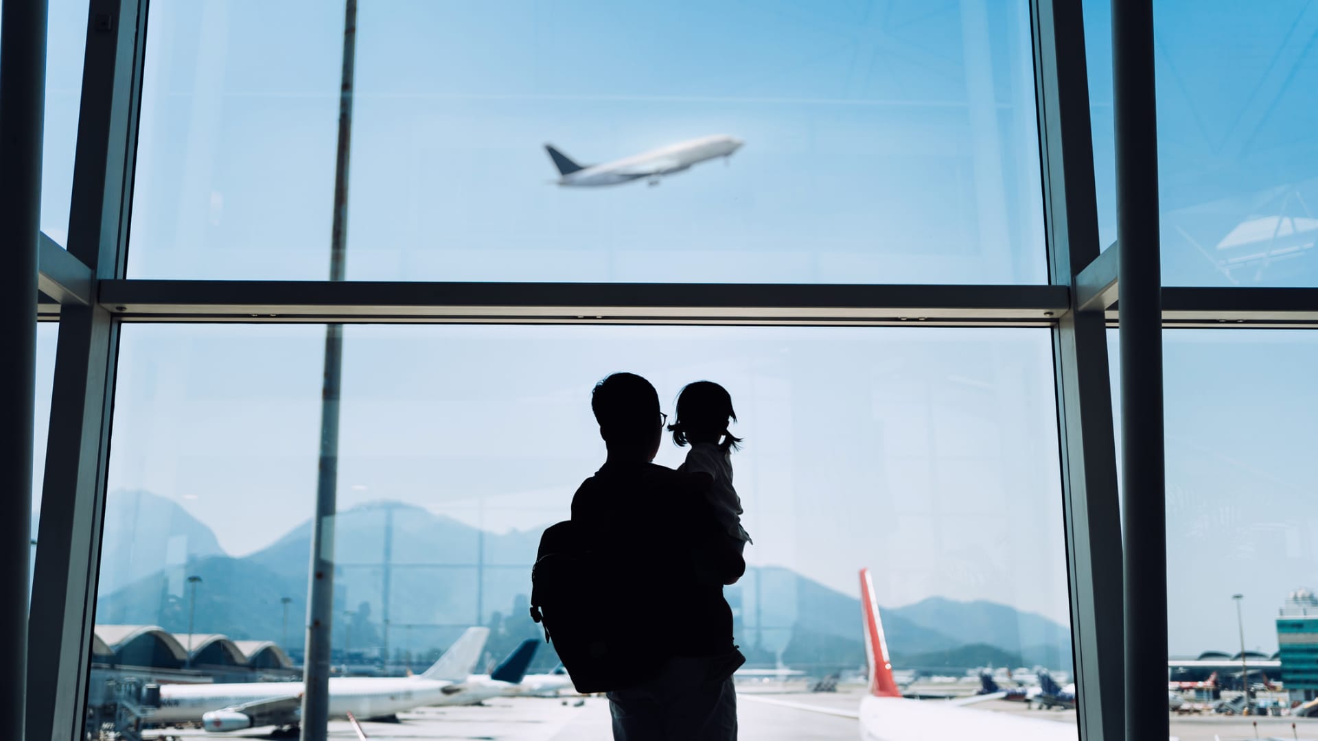 When to e-book vacation journey this fall: ‘That window of low costs is transient,’ economist says