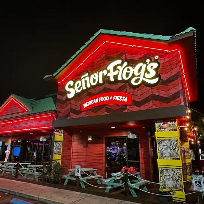 Taking pictures Reported at Senor Frogs in Orlando – Juvenile Injured