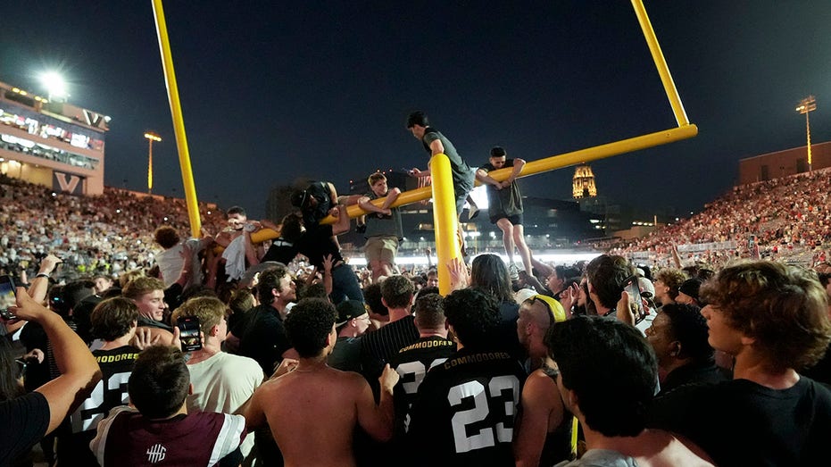 Night time imaginative and prescient view from helicopter offers wild perspective of viral Vanderbilt celebration with goalpost