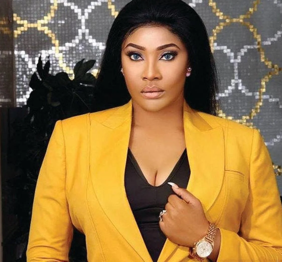 [Video] Nollywood Star Angela Okorie Allegedly Evicted From Lagos Dwelling Over Two Years Of Unpaid Hire