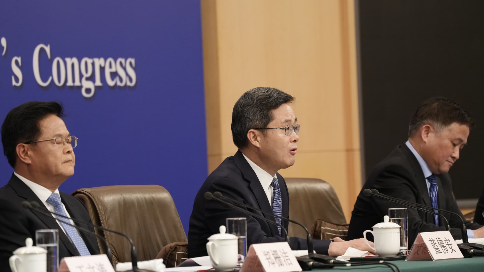 Chinese language finance minister hints at growing the deficit at extremely anticipated briefing