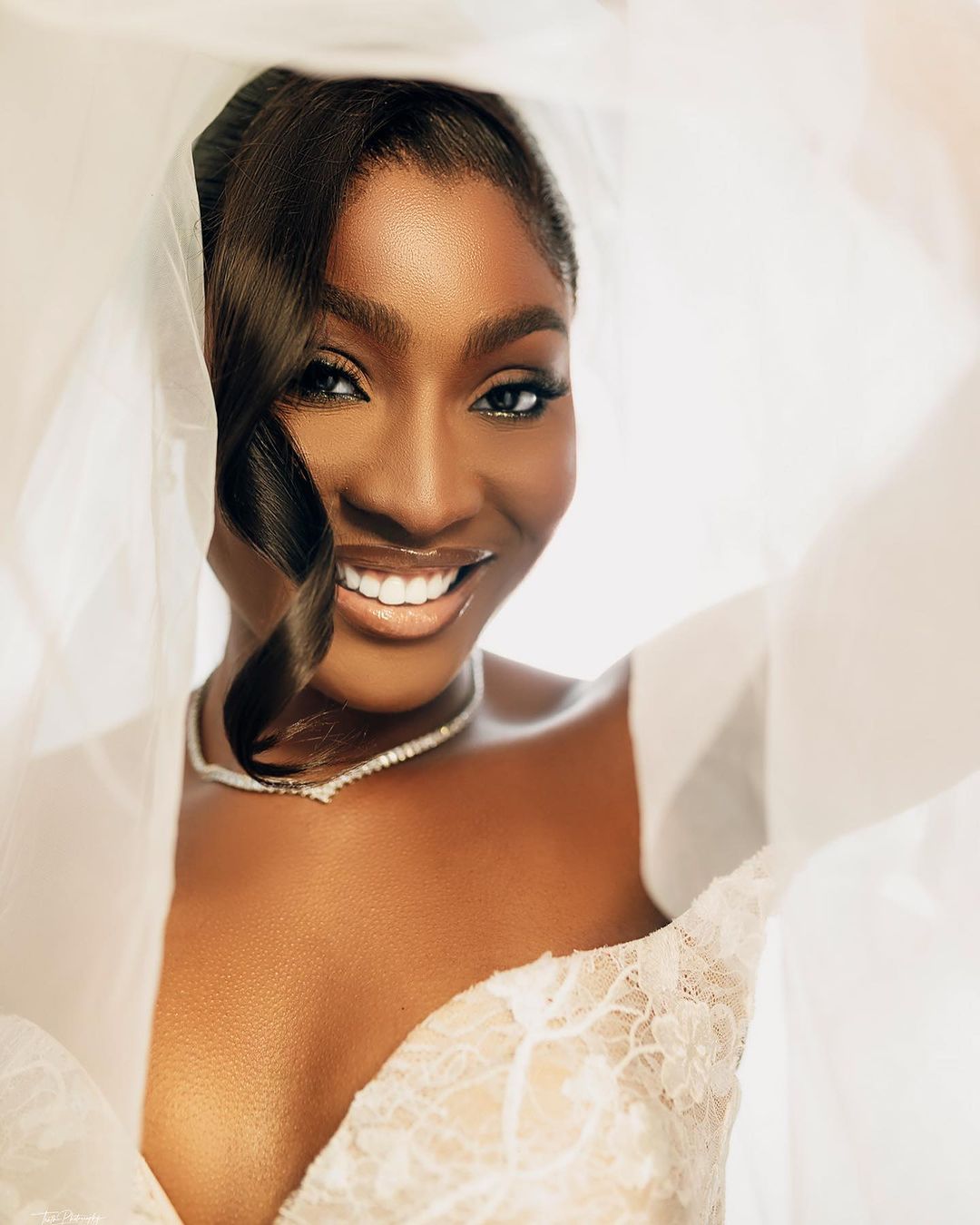 Come Via With Flawless Attraction On Your Massive Day With This Magnificence Look