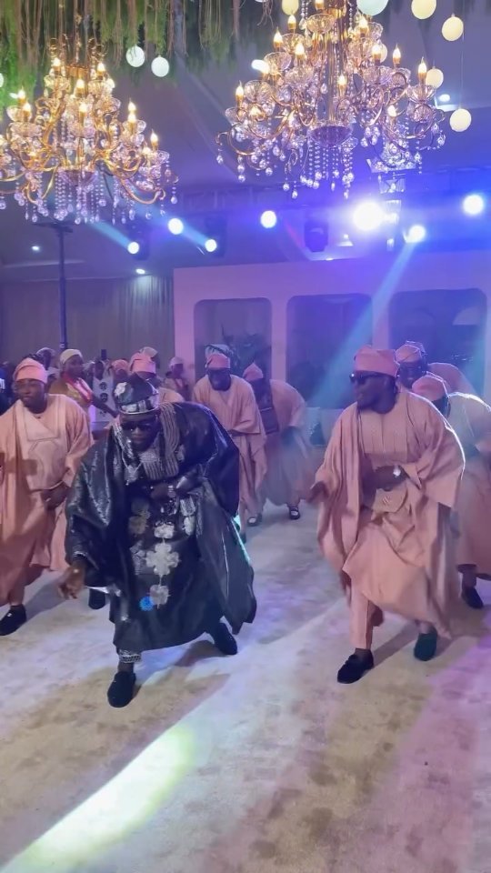 This Groom and His Squad Turned Up the Warmth With Their Lit Dance Strikes