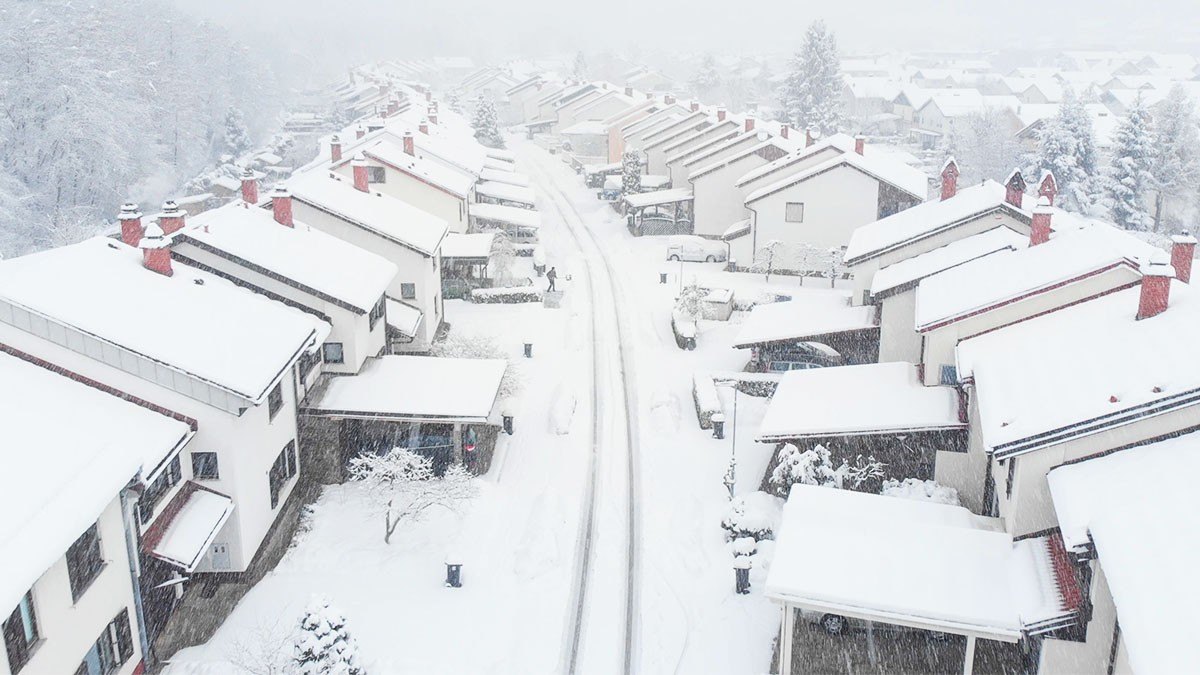 Keep away from a Blizzard Blunder! Right here’s How To Defend Your Residence From a Snowstorm