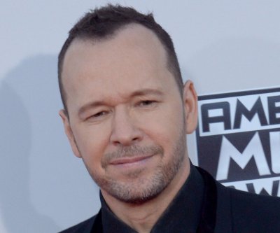 Donnie Wahlberg pays tribute to Tom Selleck as ‘Blue Bloods’ ends