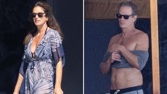 Cindy Crawford & Rande Gerber Lounge Poolside With Children in Cabo